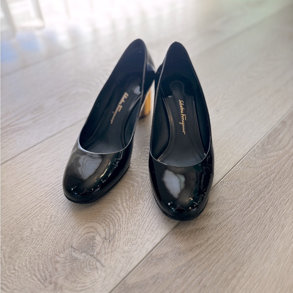 Salvatore Ferragamo Lucca 55 Gold Petal Heel Pumps